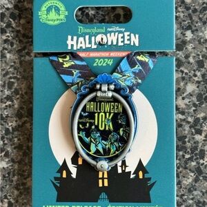 RunDisney Disneyland Halloween marathon Haunted Mansion 10k medal replica pin